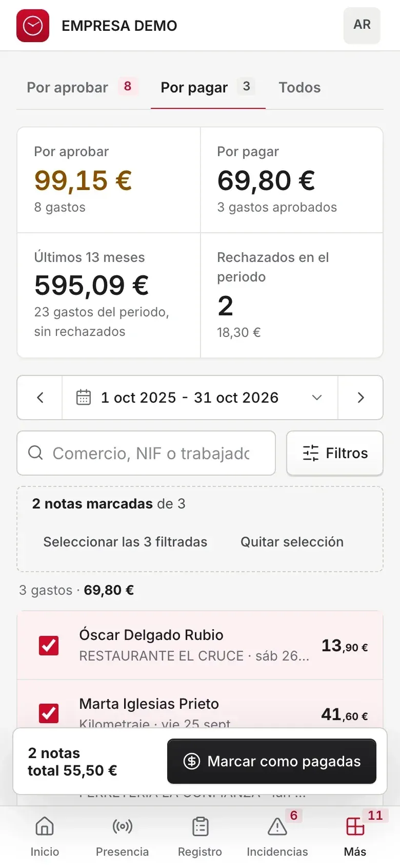 El panel en el móvil: pestaña Por pagar con dos notas marcadas y el botón Marcar como pagadas