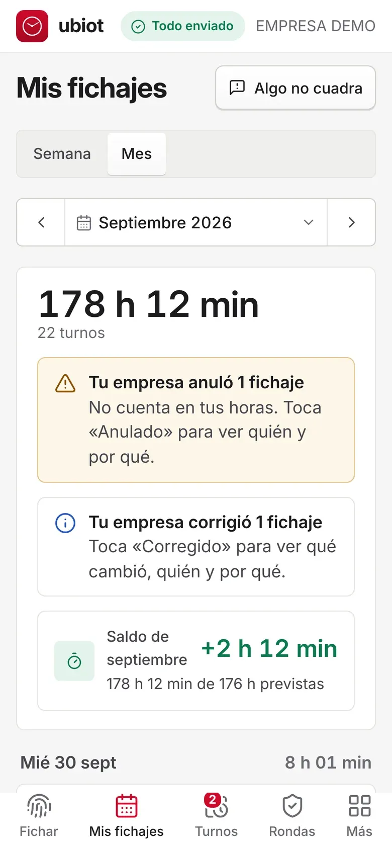 App del empleado: horas del mes, avisos de un fichaje anulado y otro corregido por la empresa y el saldo del mes